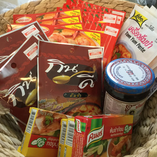 Jannokさんがタイから手配してくれたトムヤンペーストとタイ在住のkangさんから届いたチリペースト